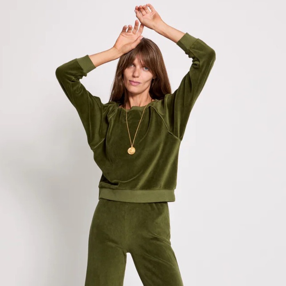 Suzie Kondi olive velour soft cotton stretch raglan sleeve sweatshirt top